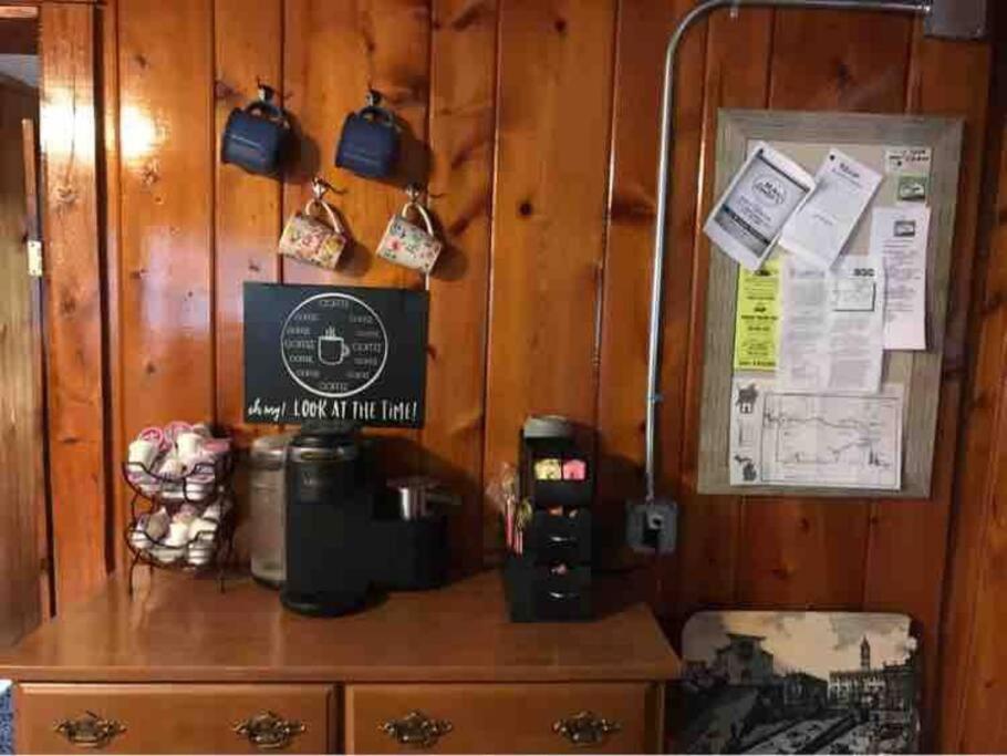 Royce'S Outpost Rustic Cabin Nearby Trails Mio Екстер'єр фото